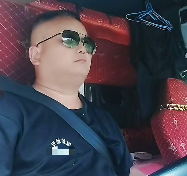 死青藏线！家中养六个孩子缺氧后仍坚持开元棋牌试玩河南46岁卡友常志荣客(图3)